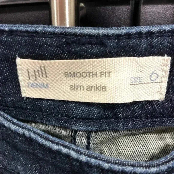 J. Jill Smooth Fit, slim ankle, blue denim 5 pocket, belt loop - Picture 2 of 8